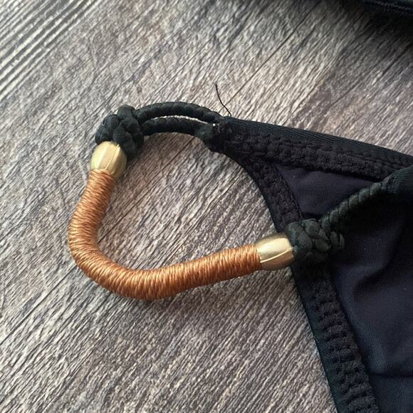 Elis Detail Bikini Set by Vix Hermanny - Picture 9 of 13